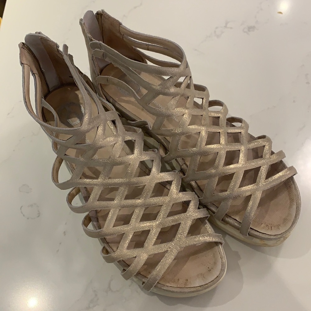 The Wishbone Collection sandals